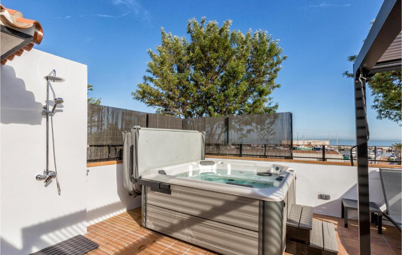 Gorgeous Home In Marbella With Kitchen 外观 照片