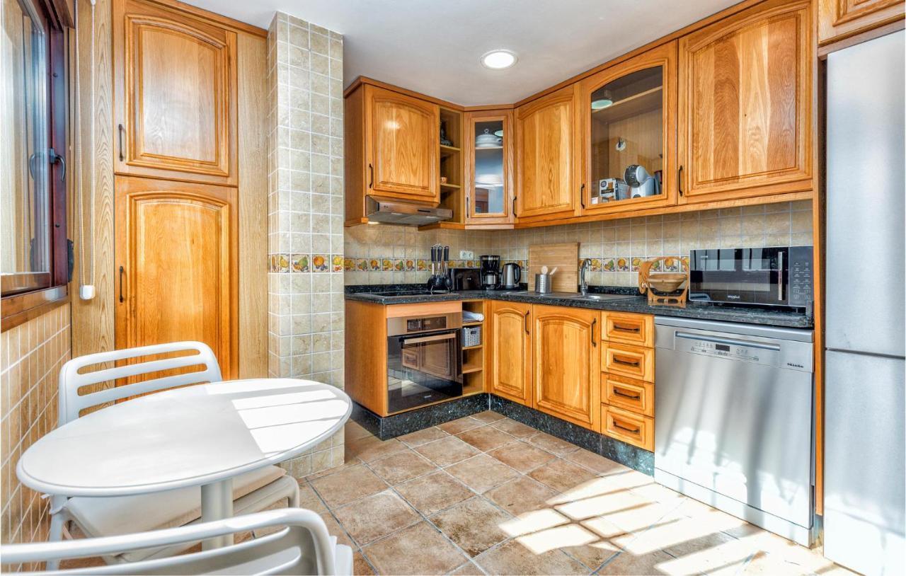 Gorgeous Home In Marbella With Kitchen 外观 照片